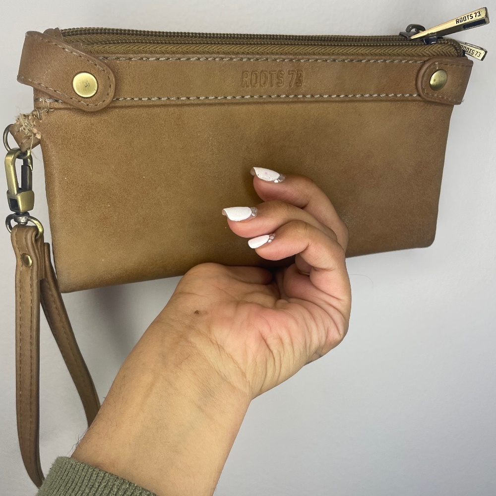 THIS IS A PROJECT: NEW-ISH ROOTS WALLET AS IS (WRISTLET NEEDS LOVE)